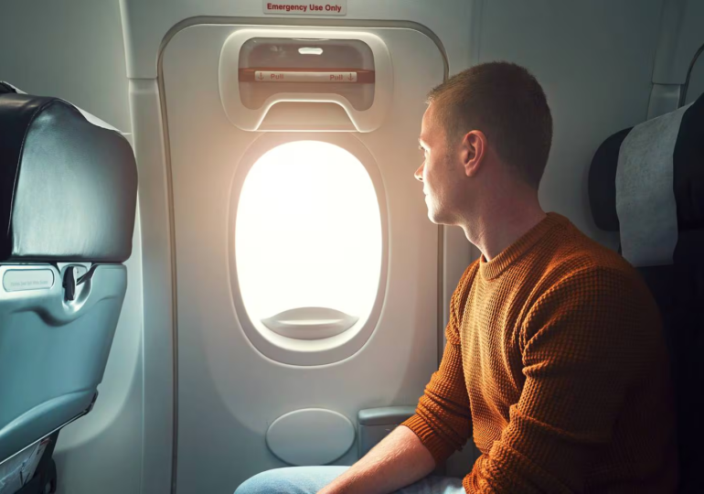 When to Recline and How to Share Armrests: Rules for Avoiding Mid-Flight Disputes