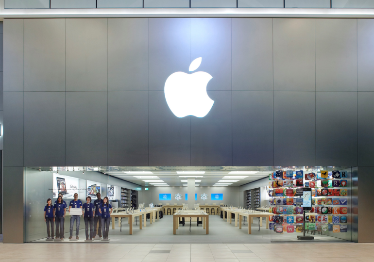 Russians Flock to Hong Kong Apple Stores Amid iPhone Shortages in Russia