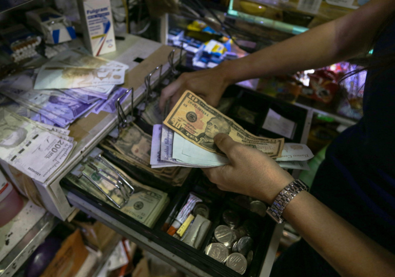 Venezuela’s Currency Depreciation Risks Undoing Inflation Gains