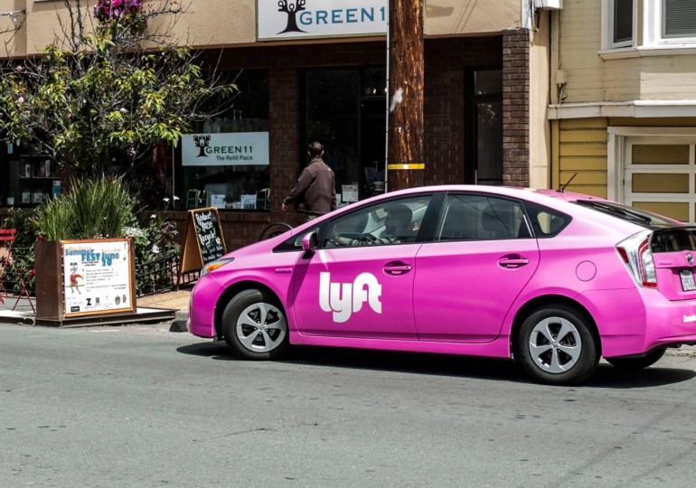 Lyft Shares Drop as Price Cuts Persist Amid Ongoing Competition with Uber